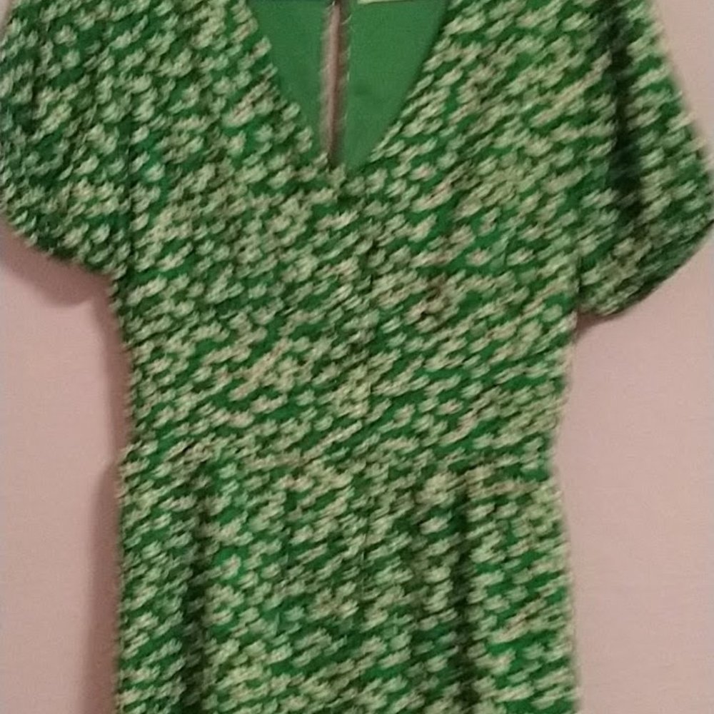 Green flower nwot